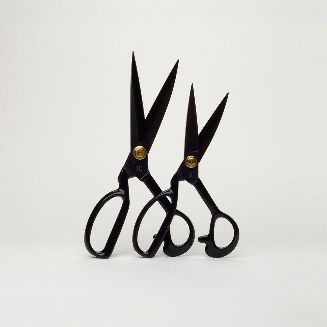 Two sizes of black textile scissors – 20 cm and 25 cm fabric cutting shears for tufting and sewing - Tuft Supplies GmbH